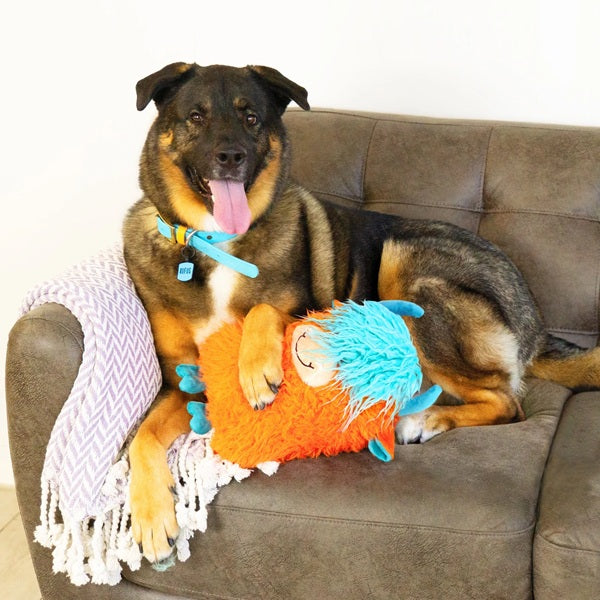KONG Jumbo Comfort - Highland Cow Dog Toy, XL - Assorted Colors